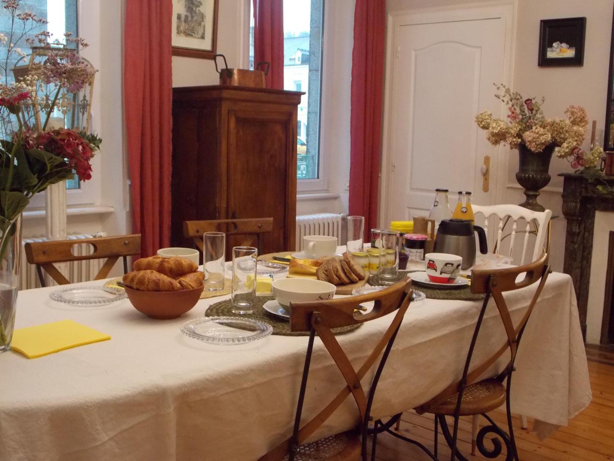 La Vie De Chateau En Toute Amitie Et Simplicite Montaudin Bagian luar foto